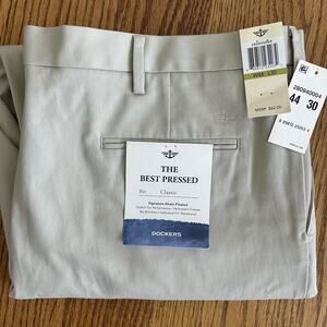 Dockers Signature Khaki Pleated Pant Men’s 44x30 Classic Fit Best Pressed